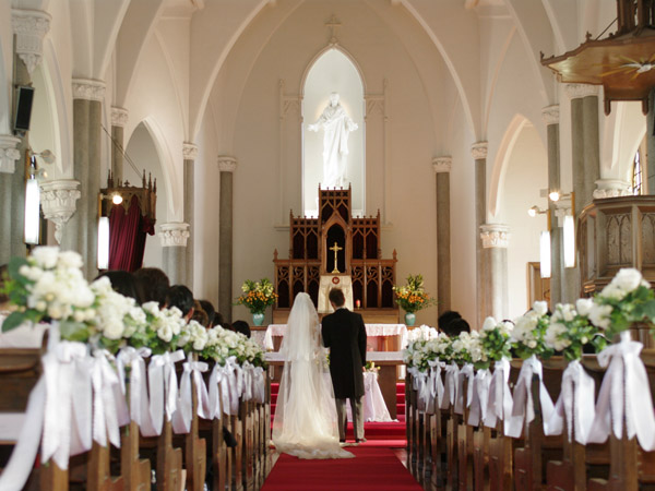 私の仕事は、結婚式の披露宴の司会でした