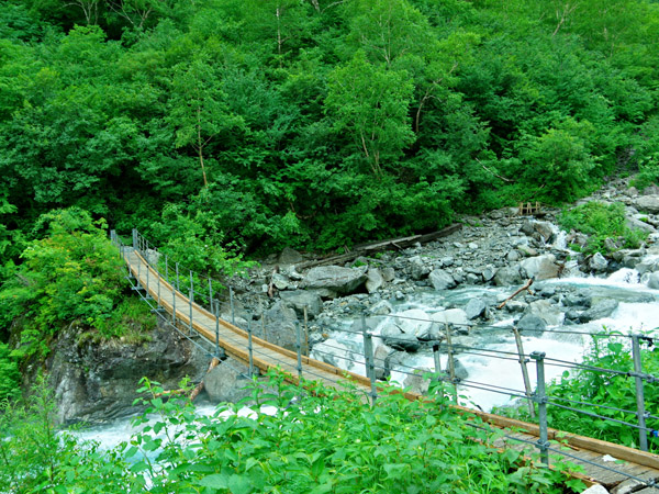本谷橋(2000年当時はもっと粗雑な橋でした)