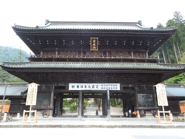 身延山久遠寺三門