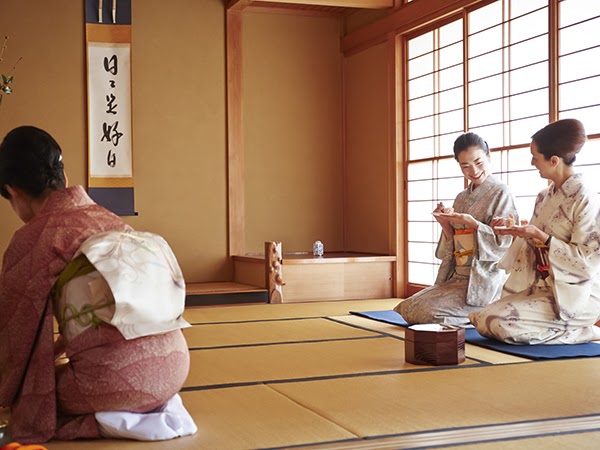 お茶会での振る舞いや作法は、意外と簡単!