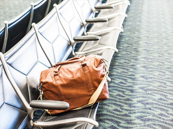 海外でバッグの置き引きに会ったら
