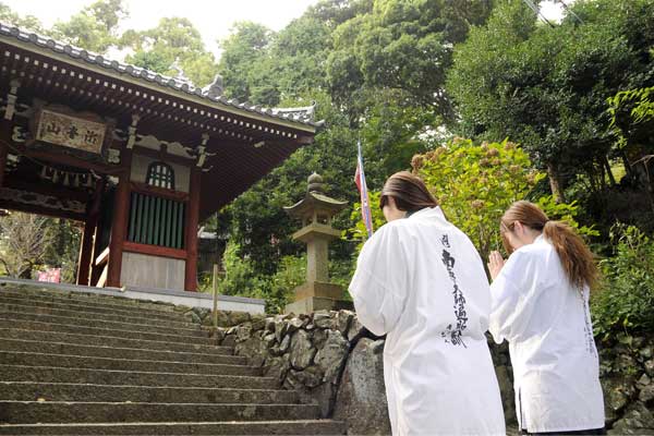 服装や宗派、巡り方は自由!というスタイルが老若男女に人気